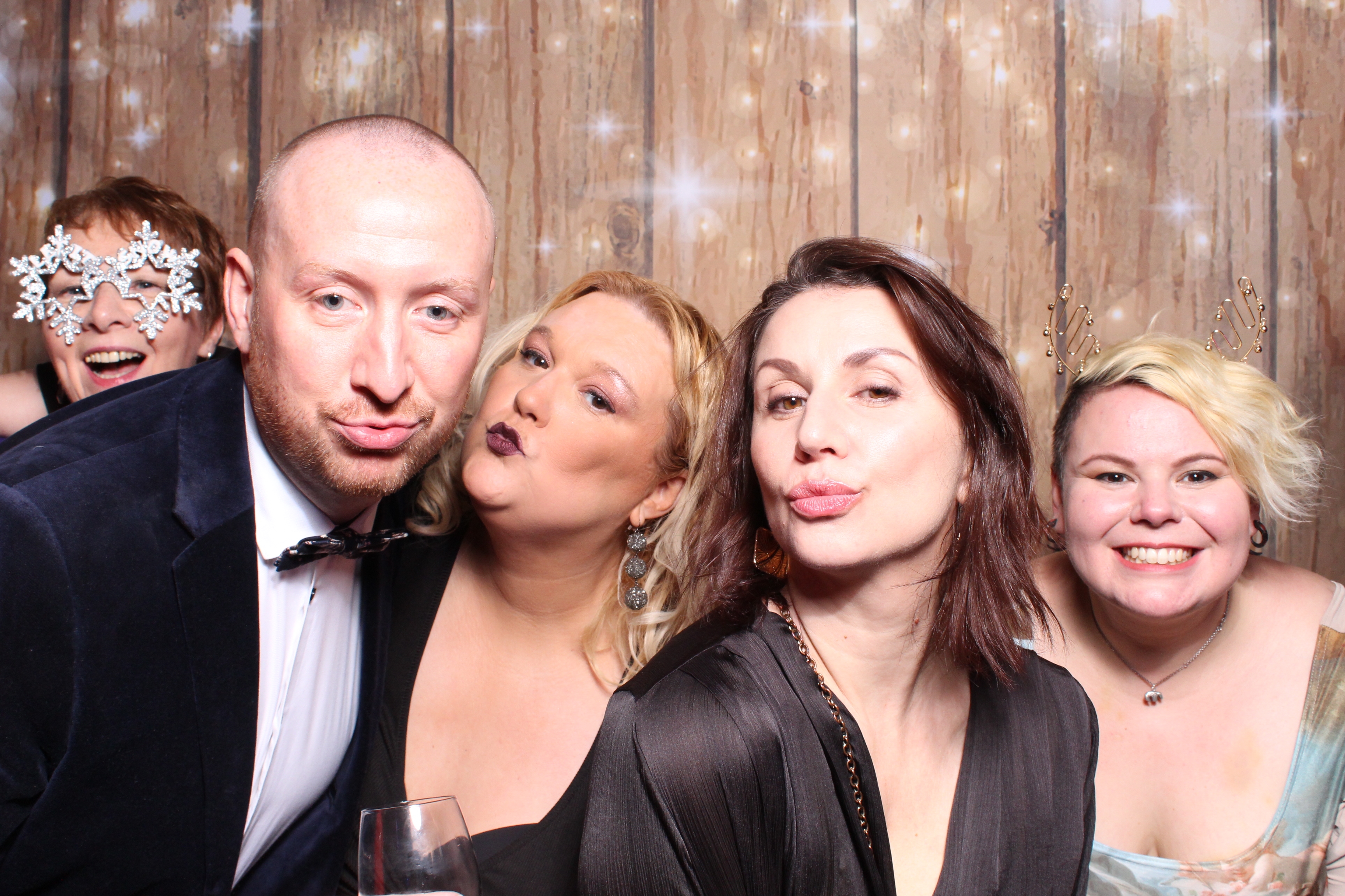 Tes Christmas party  | View more photos from the event at gallery.magicimages.uk/u/MagicImages/Tes-Christmas-party